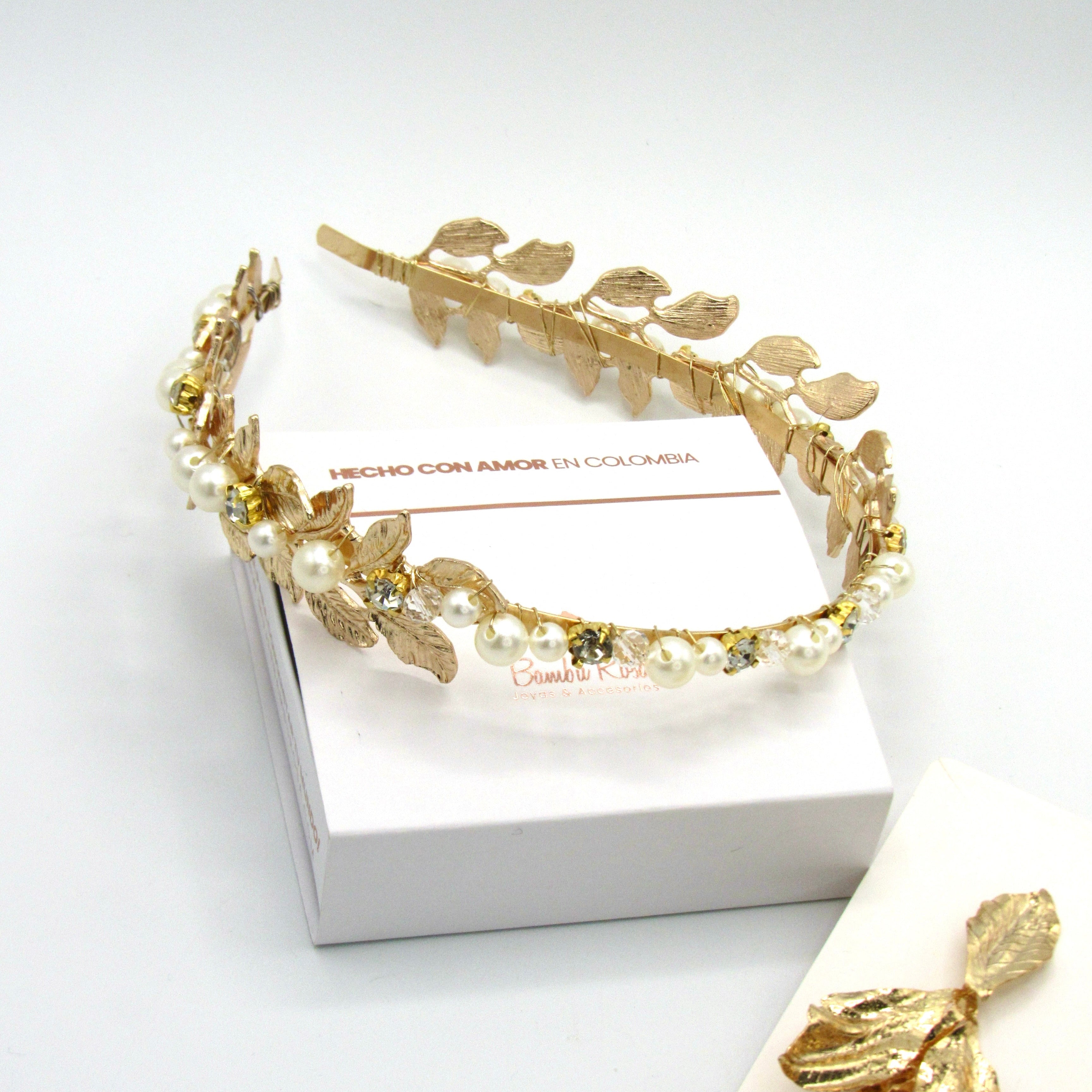 Set Aretes y Diadema Hojas Doradas