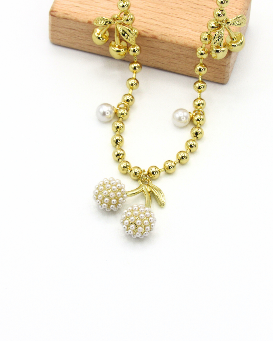 Collar Cerezas Doradas Con Perlas