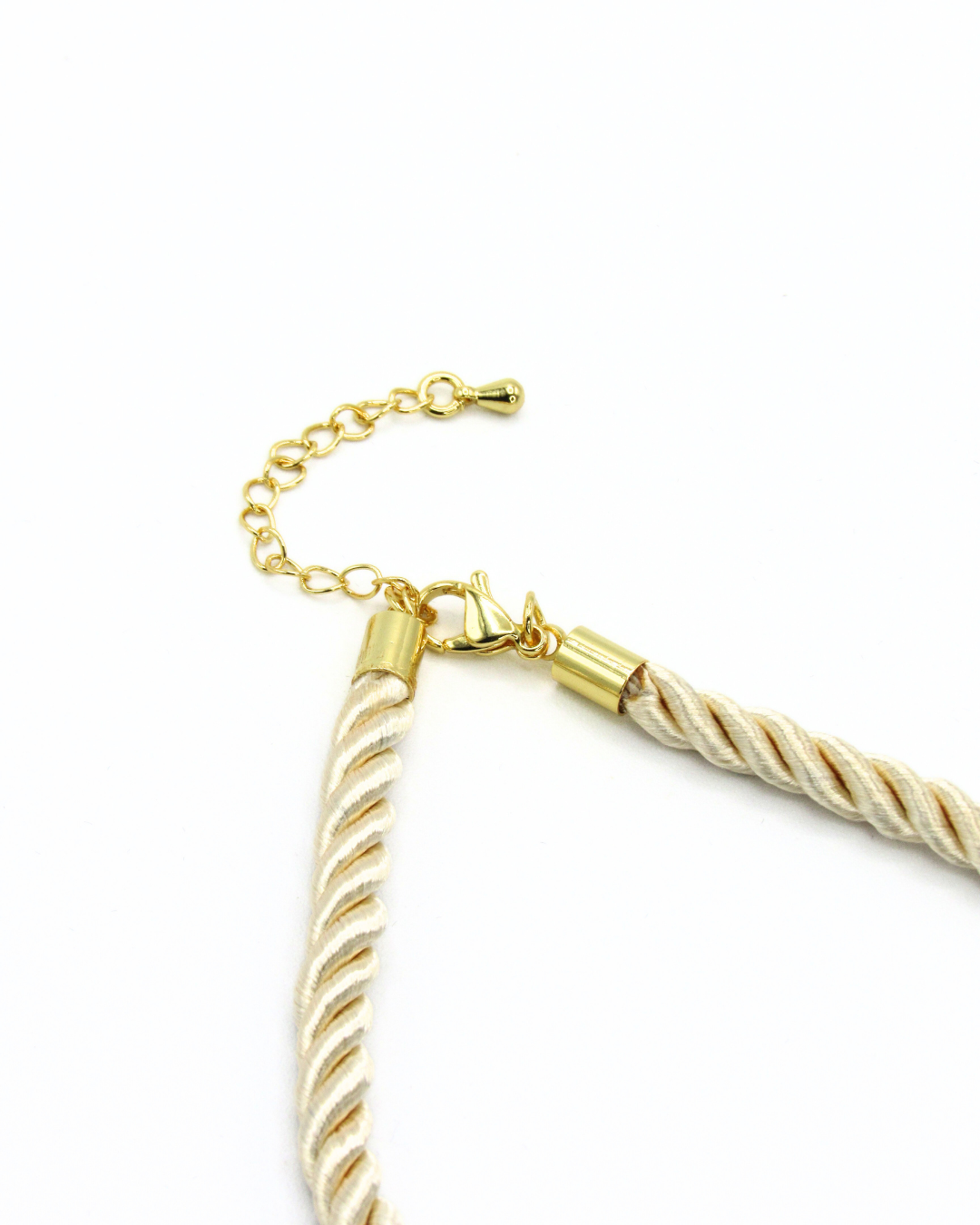 Collar Corazón Nacar En Lazo Dorado