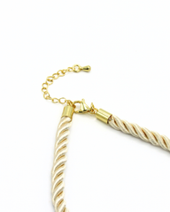 Collar Corazón Nacar En Lazo Dorado