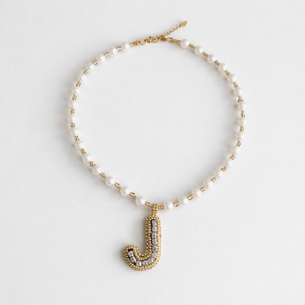 Collar Inicial tejida dorado - Bambú Rosa Joyas y Accesorios 