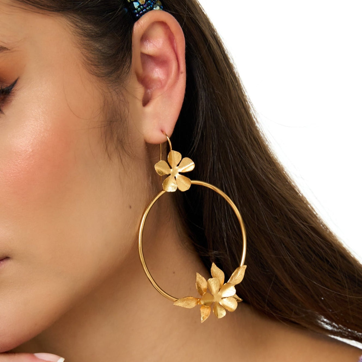 Aretes Ganchos Circulos Floral Dorados