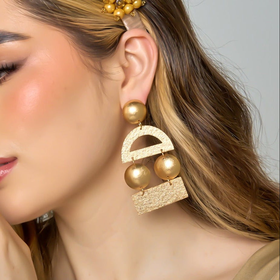Aretes Geometricos Rectángulo Y Círculo Dorado