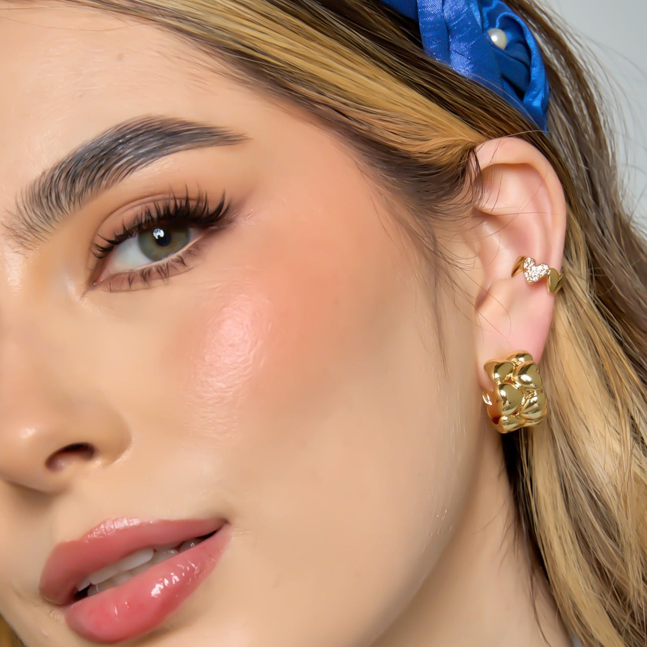 Ear Cuff Corazones Cristal Dorado