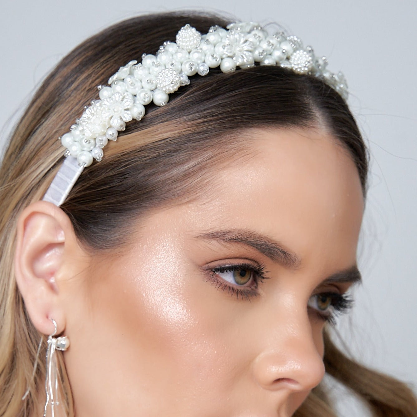 Diadema Tejida Blanca Boreal - Bambú Rosa Joyas y Accesorios 