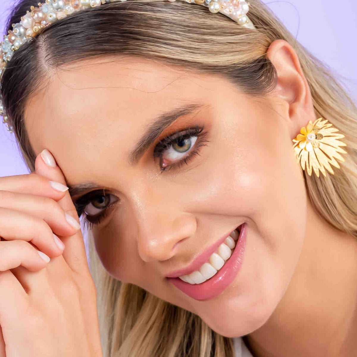 Aretes Maxi Topos Abanico Perla Dorado