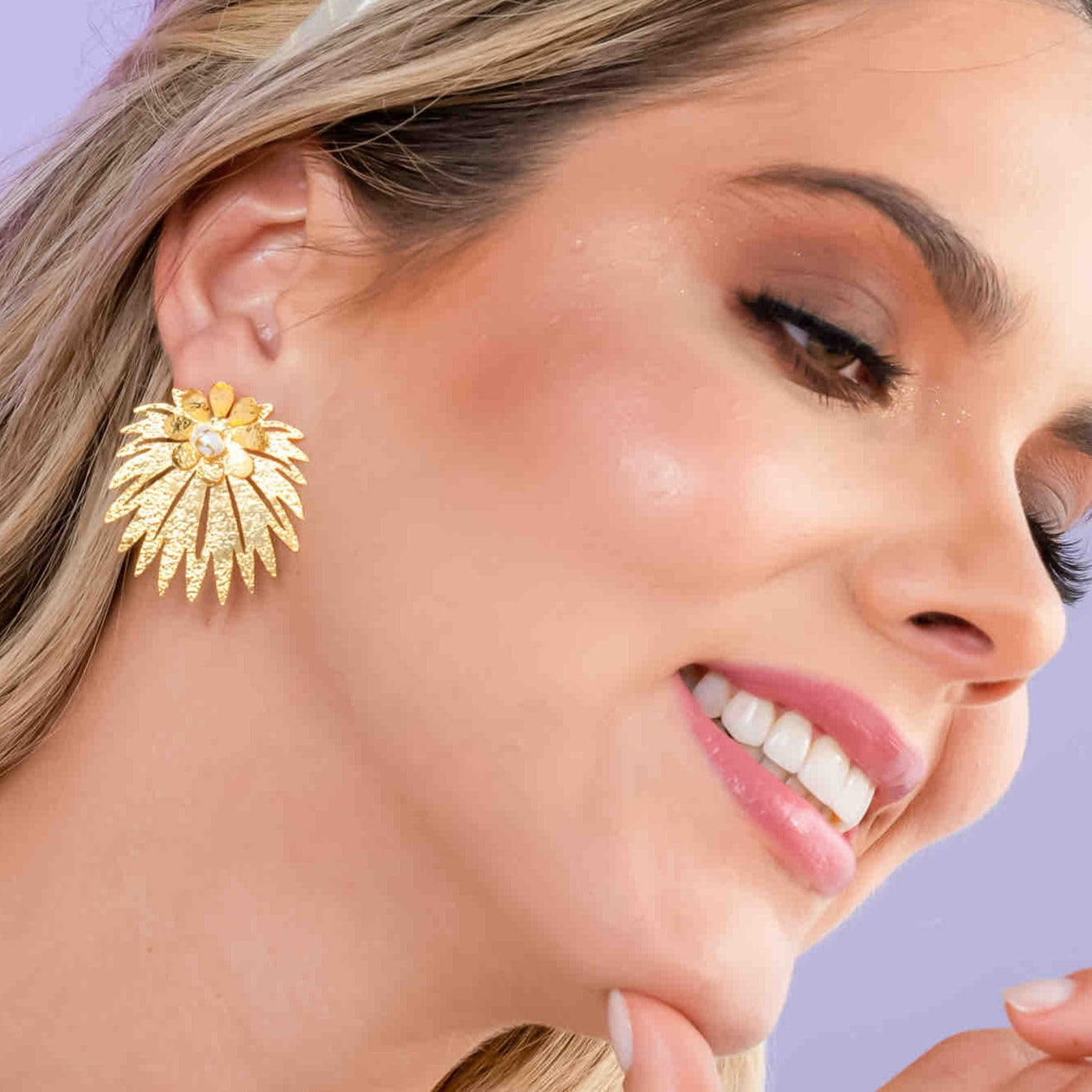 Aretes Maxi Topos Abanico Perla Dorado