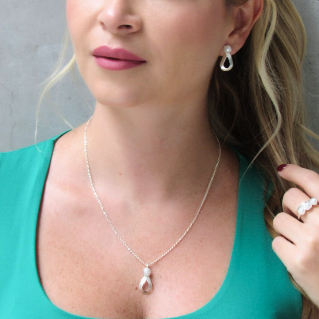 Set Collar Y Aretes Gota Perla Plateado