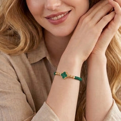 Pulsera Trebol tejida verde Aura