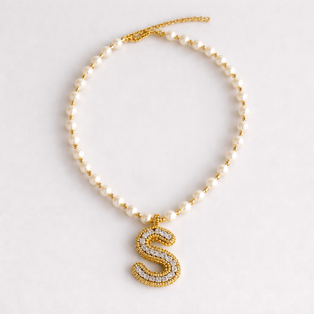 Collar Inicial tejida dorado - Bambú Rosa Joyas y Accesorios 