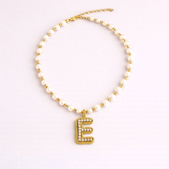 Collar Inicial tejida dorado - Bambú Rosa Joyas y Accesorios 