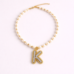 Collar Inicial tejida dorado - Bambú Rosa Joyas y Accesorios 