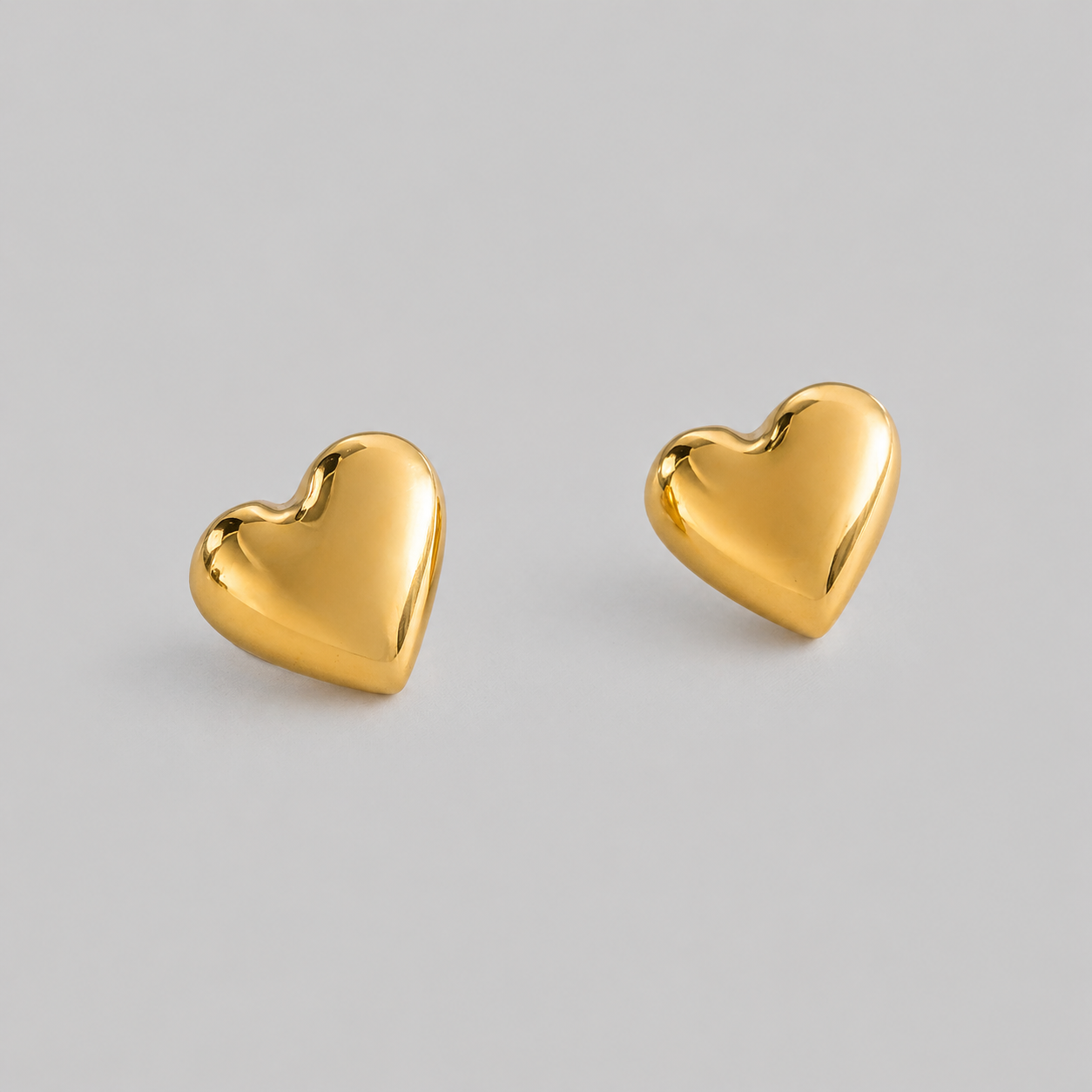 Aretes Topos Corazón Dorado - Bambú Rosa Joyas y Accesorios 
