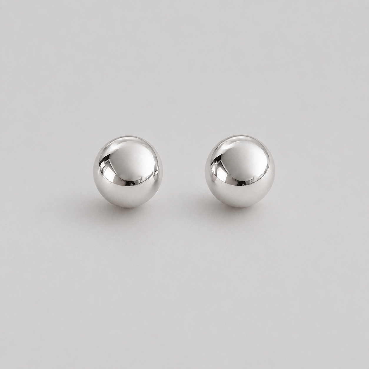 Aretes Topos Bola Plateados - Bambú Rosa Joyas y Accesorios 