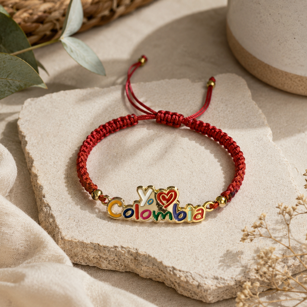 Pulsera Mapa I Love Colombia Dorada - Bambú Rosa Joyas y Accesorios 