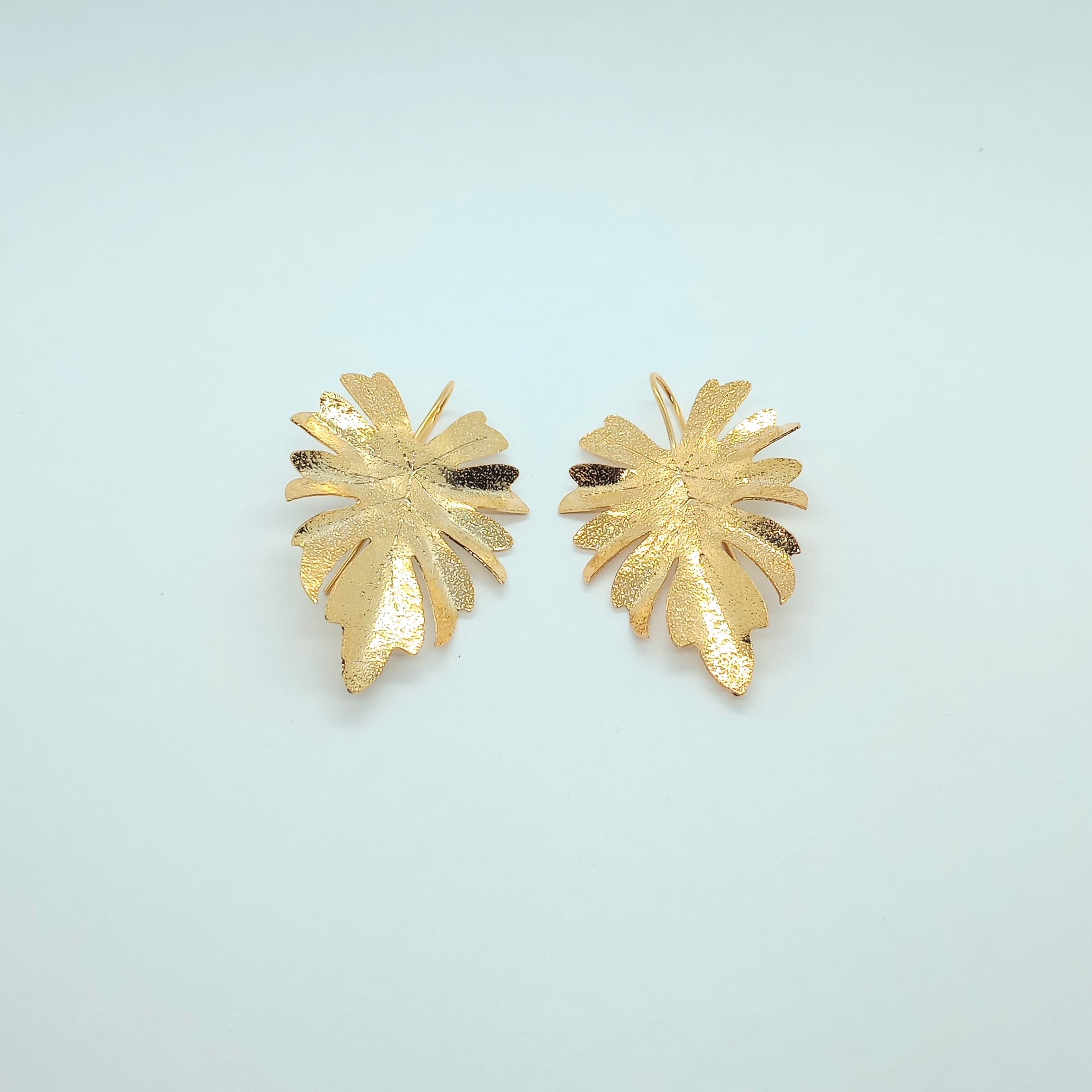 Aretes Gancho Hoja Palmera Dorado