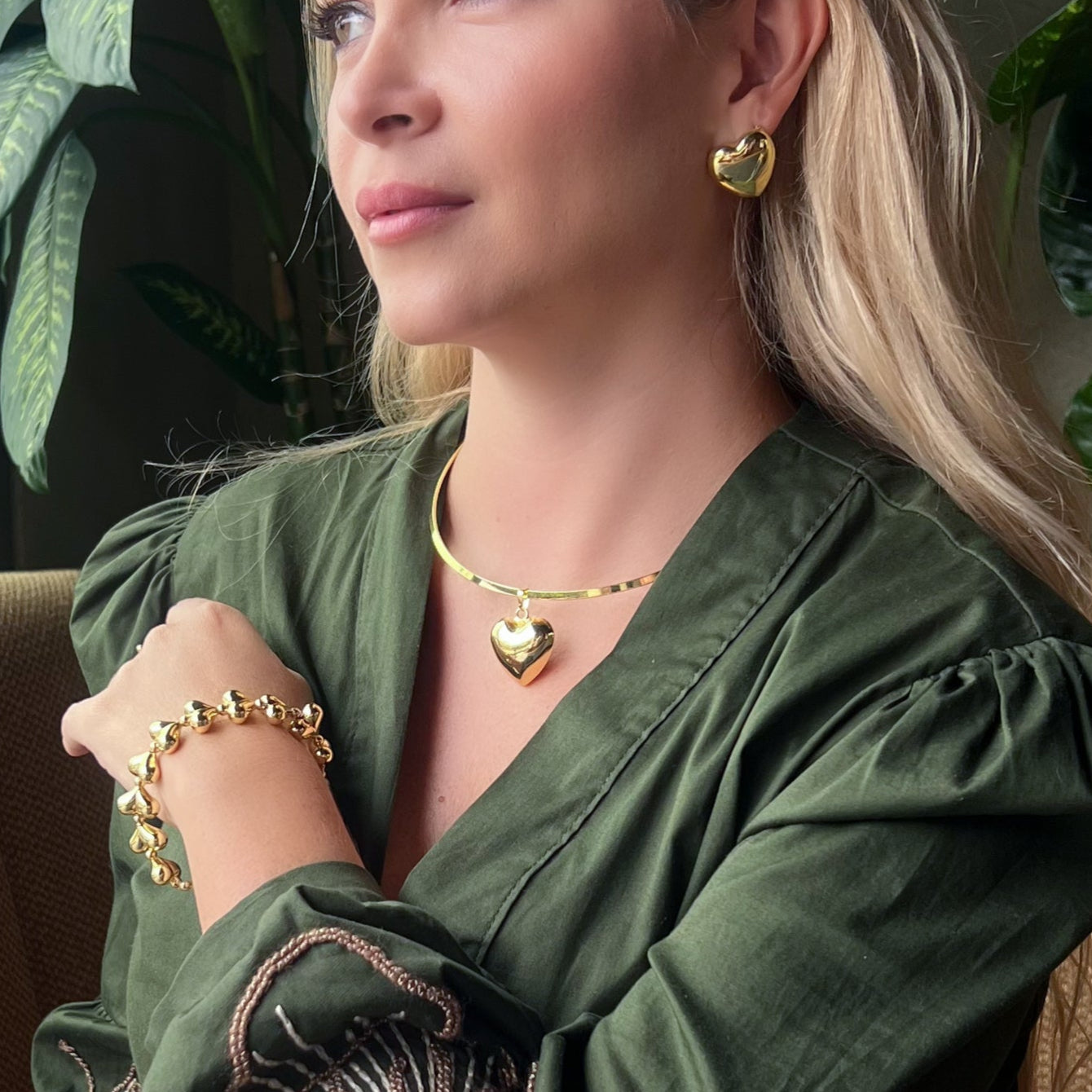 Set Collar Y Aretes Corazones Madre Dorado