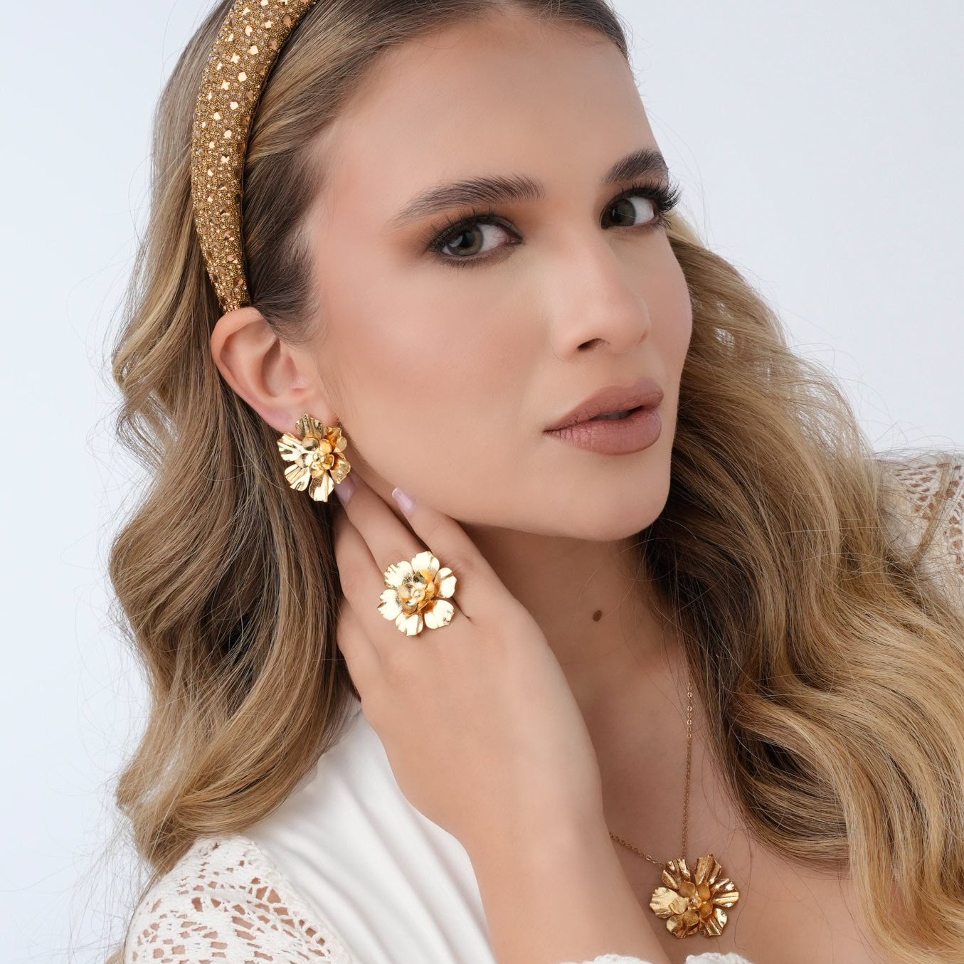 Aretes Maxi Topos Flores Esencial Dorados