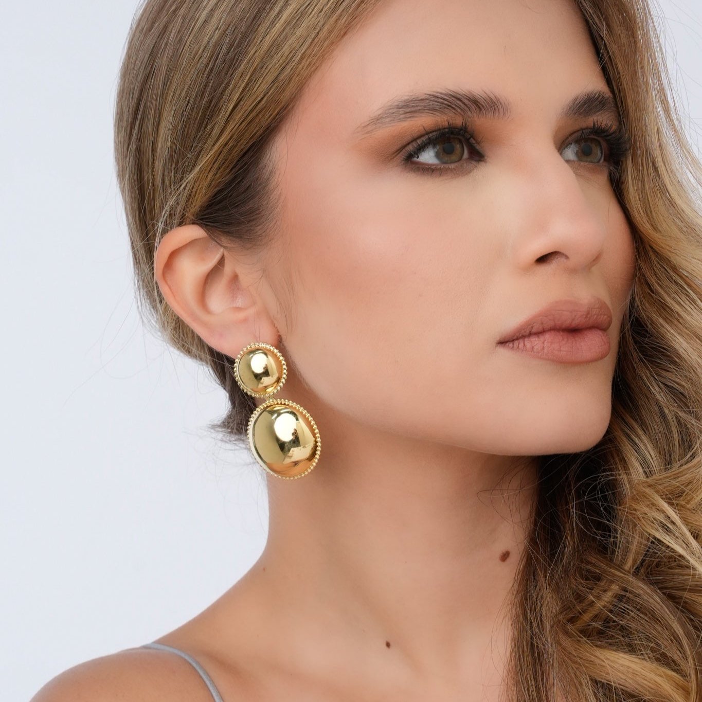 Aretes Doble Esfera Circulo Esencial Dorados