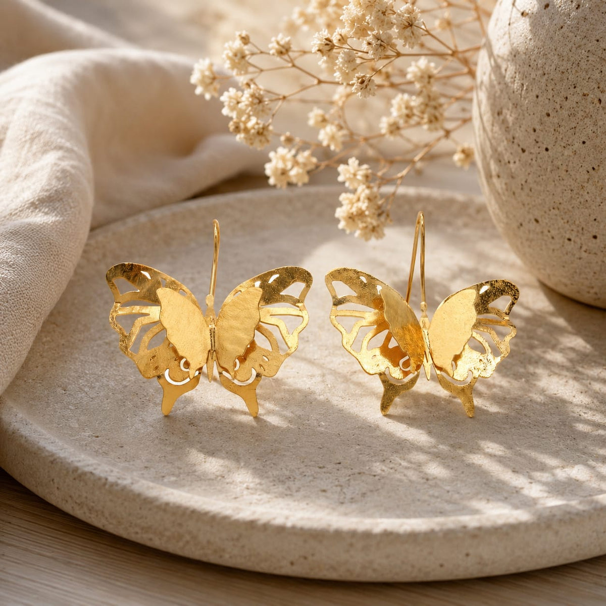 Aretes Gancho Mariposas Musa Doradas
