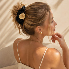 Hair Clip Negro con Concha y Estrella Dorado Aura