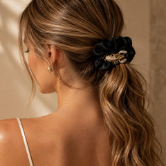 Hair Clip Negro con Cangrejo Blanco Dorado Aura