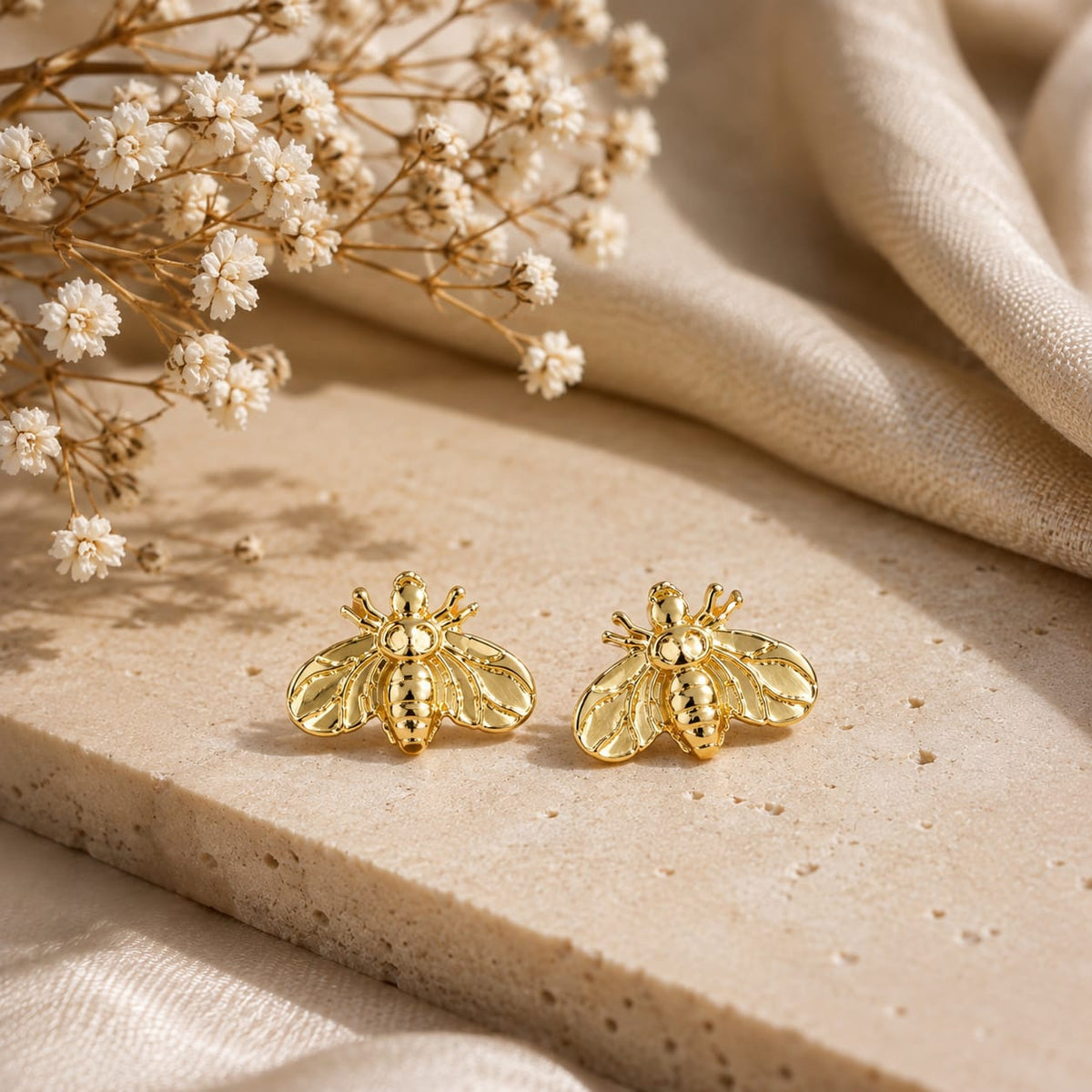 Aretes Topos Abeja Dorados Mar y Arena