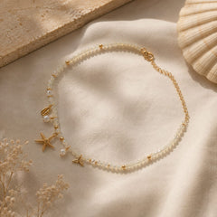 Collar Cristal Beige Nácar Visos con Dijes Surtidos Dorado Mar y Arena