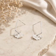Aretes Candongas Cuadradas Abanico Plateadas - Bambú Rosa Joyas y Accesorios 
