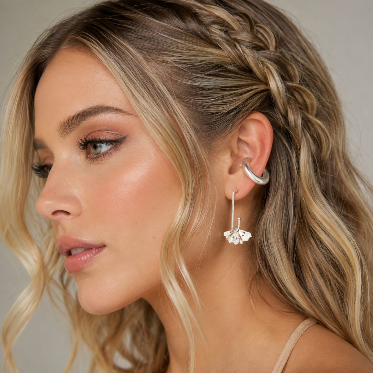 Aretes Candongas Cuadradas Abanico Plateadas - Bambú Rosa Joyas y Accesorios 