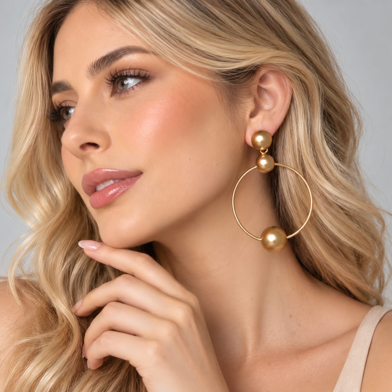 Aretes Triple Esfera Conexión Dorado - Bambú Rosa Joyas y Accesorios 