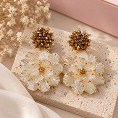 Aretes Maxi Flor Cristal Tejido Nácar Dorado Amore