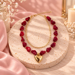 Collar Piedra Natural Color Vino Tinto Con dije Corazón Dorado Creer
