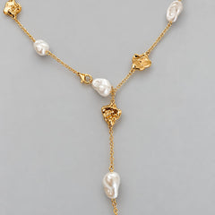 Collar Corbatin en Perla Shell Con Dorado Creer