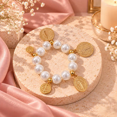 Pulsera Perla Dijes San Benito Dorada Creer - Bambú Rosa Joyas y Accesorios 