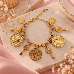 Pulsera Dorada Dijes San Benito Creer - Bambú Rosa Joyas y Accesorios 