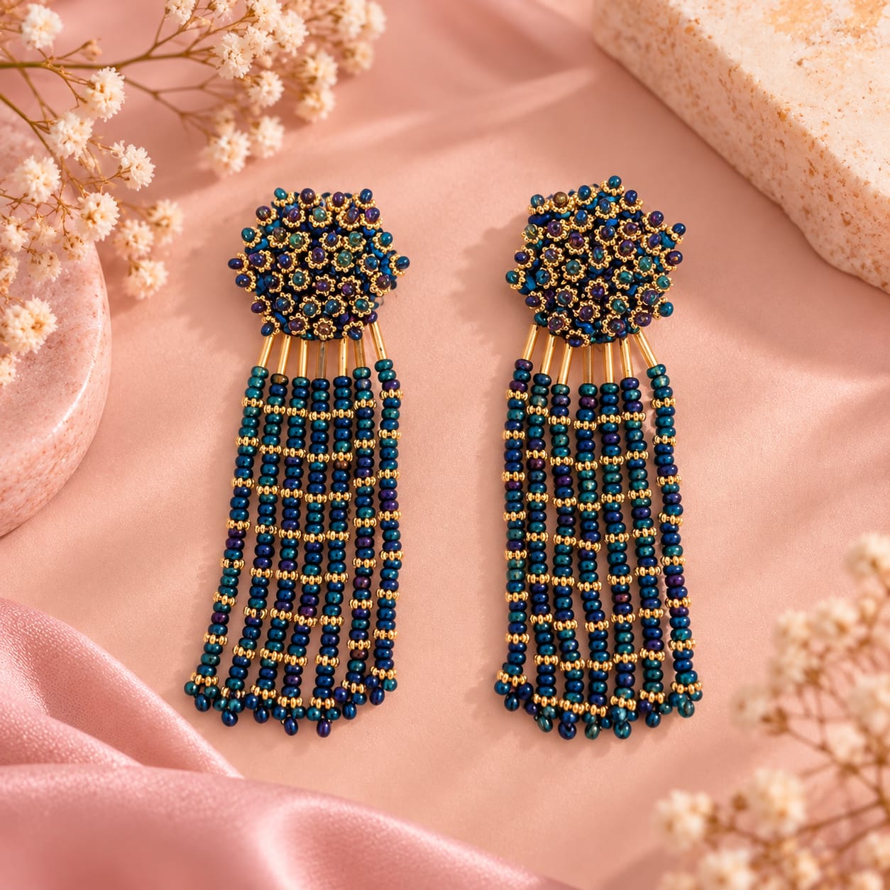 Arete Capullo Largos Tejidos en Mostacilla Azul Visos Dorado Creer - Bambú Rosa Joyas y Accesorios 