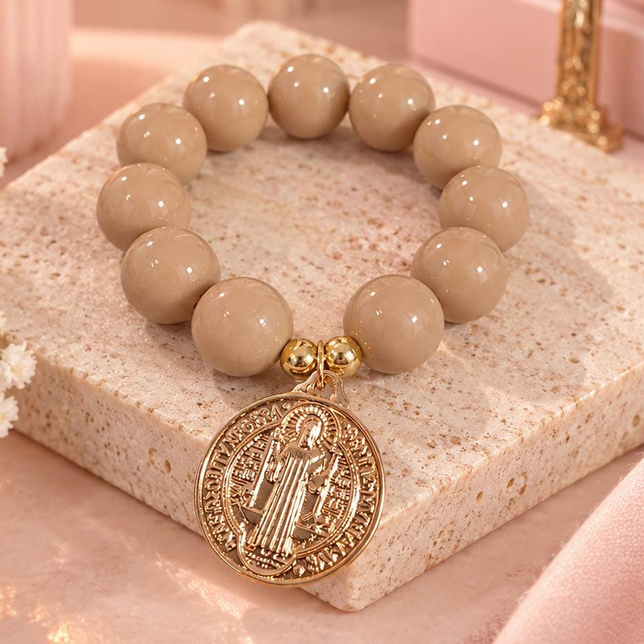Pulsera Piedra Café con Dije San Benito Creer - Bambú Rosa Joyas y Accesorios 