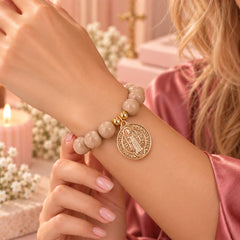 Pulsera Piedra Café con Dije San Benito Creer - Bambú Rosa Joyas y Accesorios 