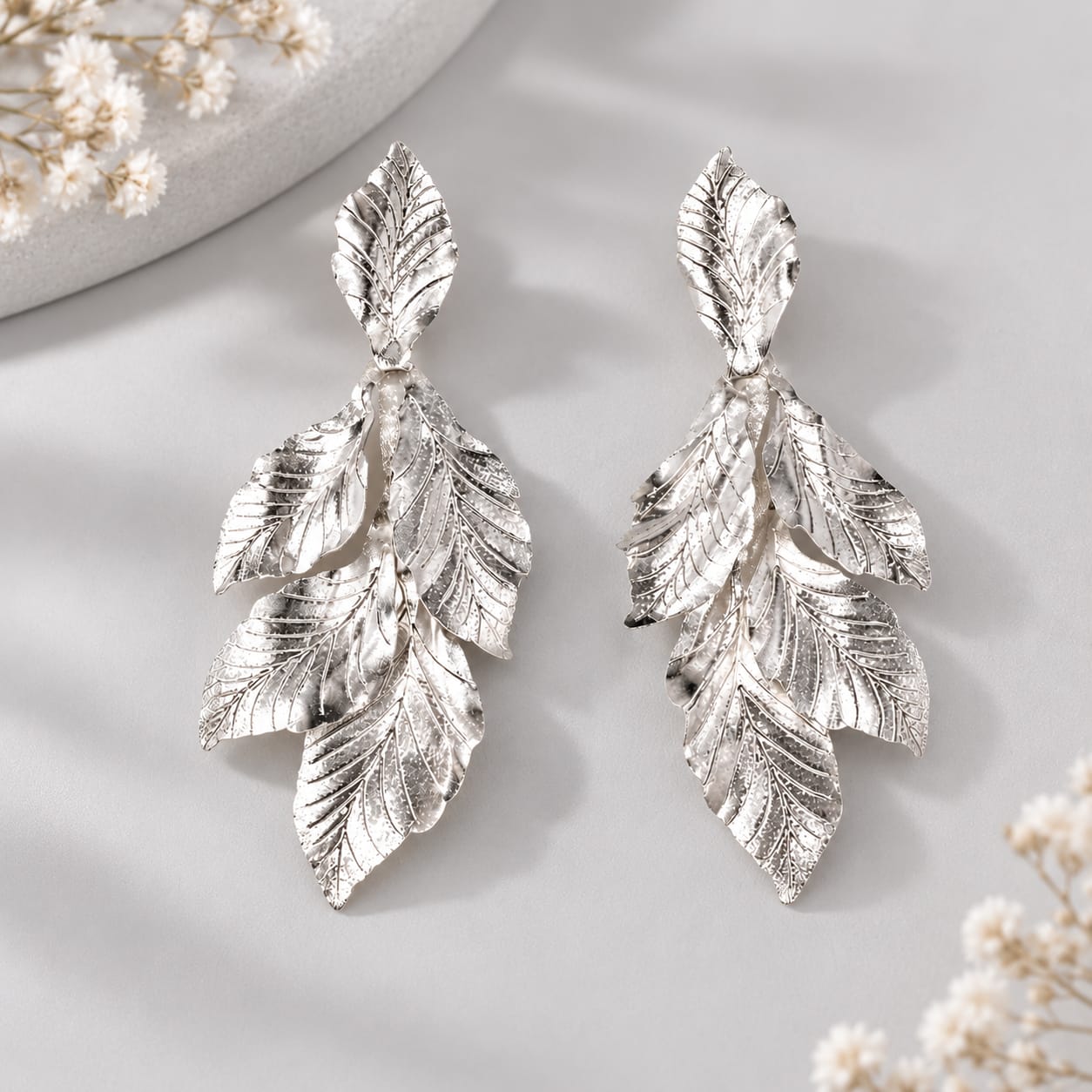 Aretes Plateados Hoja Ramada Verano - Bambú Rosa Joyas y Accesorios 