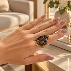 Anillo Dorado Piedras Brillantes Esplendor