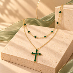Collar Doble Cadena Con Piedras Verdes Dije En Cruz Dorado Esplendor
