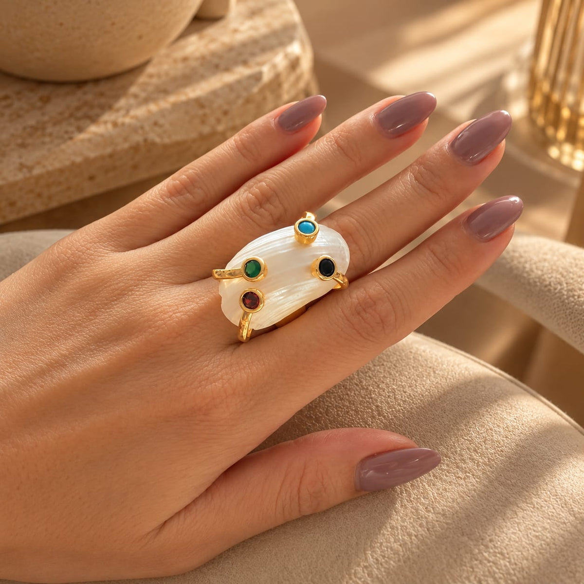 Anillo Dorado Piedra Nacar con Cristales Esplendor