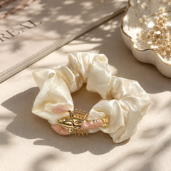 Hair Clip Beige con Cangrejo Palo de Rosa Dorado Aura