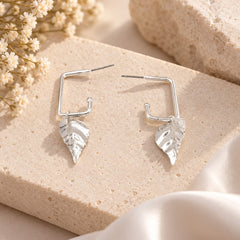 Aretes Candongas Cuadradas Hoja Plateada Musa - Bambú Rosa Joyas y Accesorios 