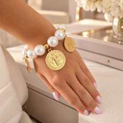 Pulsera Perla Dijes San Benito Dorada Creer - Bambú Rosa Joyas y Accesorios 