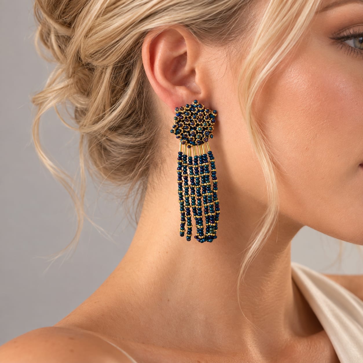 Arete Capullo Largos Tejidos en Mostacilla Azul Visos Dorado Creer - Bambú Rosa Joyas y Accesorios 