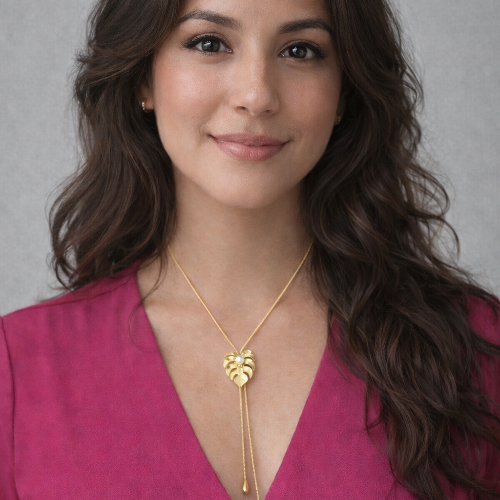 Collar Corbatin Hoja Malanga Perla Dorado - Bambú Rosa Joyas y Accesorios 