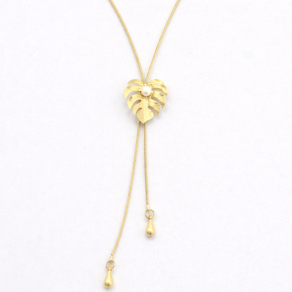 Collar Corbatin Hoja Malanga Perla Dorado - Bambú Rosa Joyas y Accesorios 