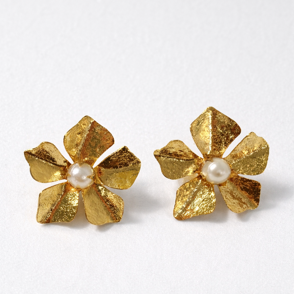 Aretes Topo Flor perla 5 petalos Dorado - Bambú Rosa Joyas y Accesorios 
